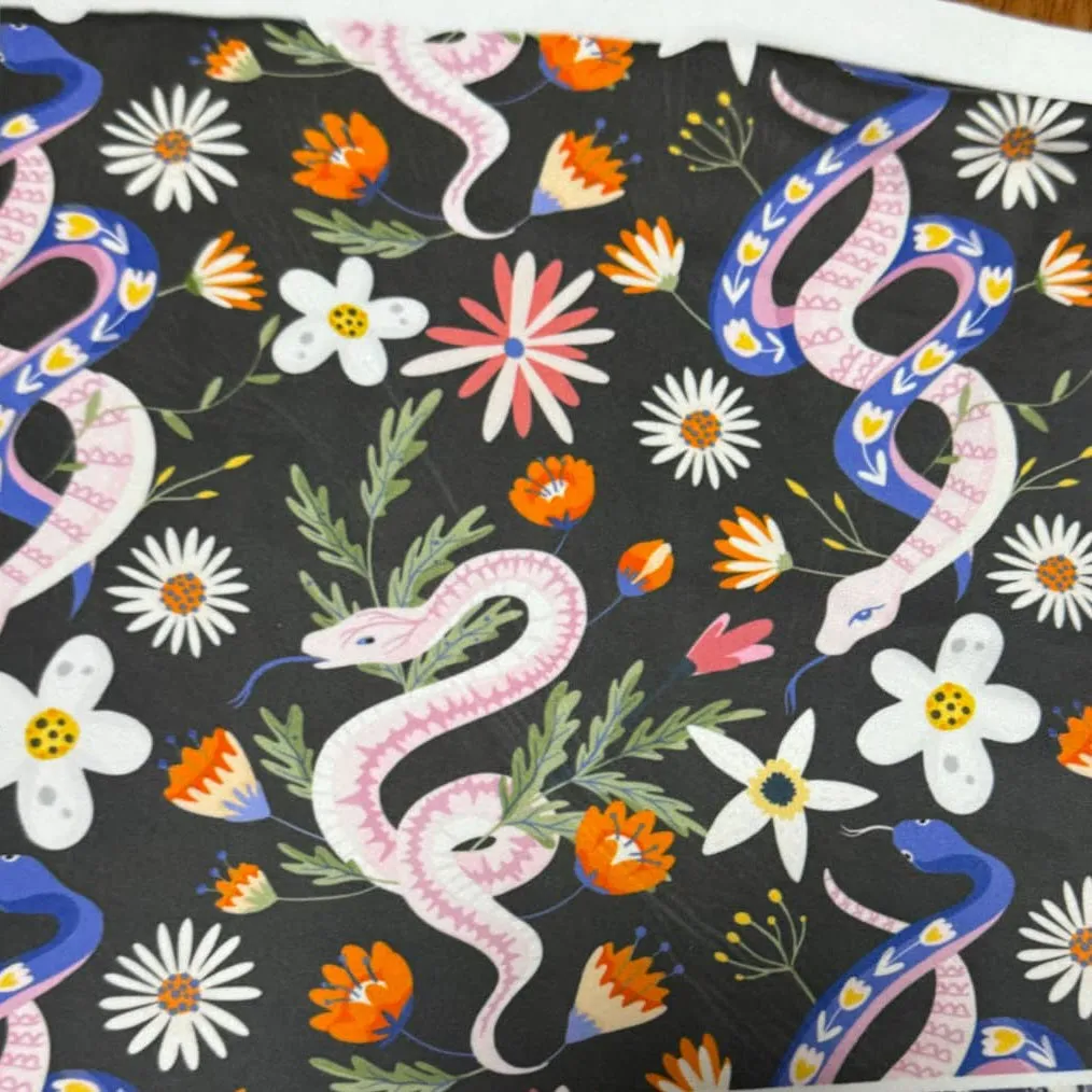 Snakes & Flowers - High-quality Handcrafted Vibrant Leggings