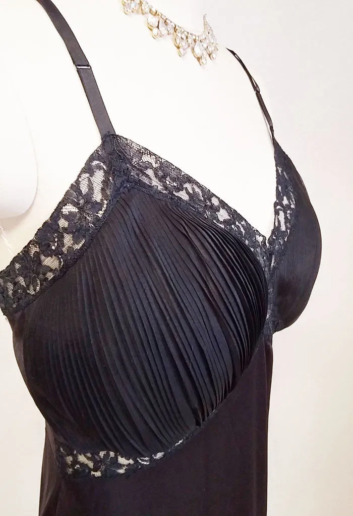 VINTAGE '50s / '60s VANITY FAIR SOPHISTICATED BLACK LACE PLEATED SLIP -HARD TO FIND LARGE SIZE